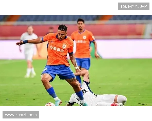 刘世博失误致球破门队友受伤 刘世博失误致球破门队友受伤